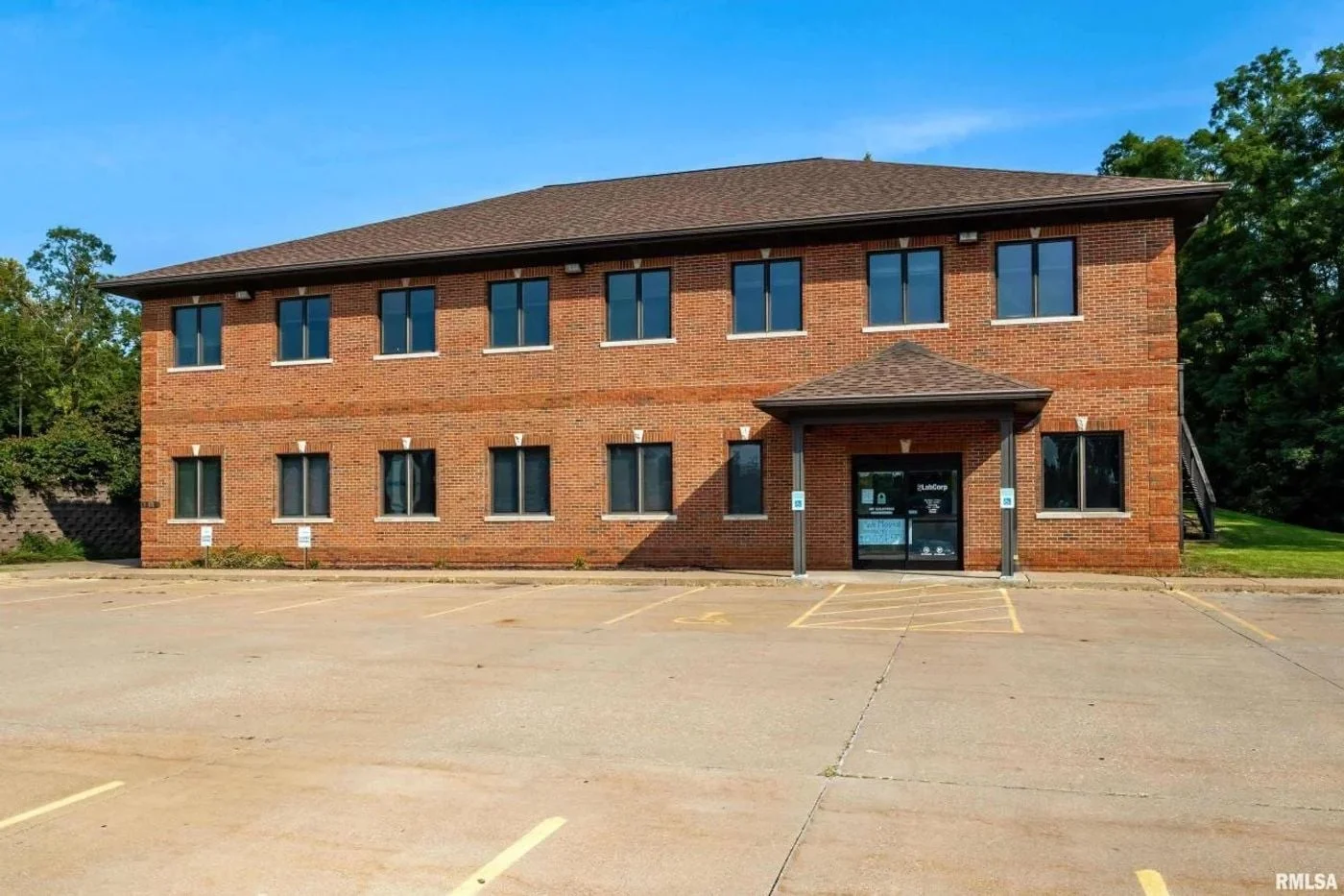 Photo 1 of 1828 E Locust St, Davenport, IA 52803