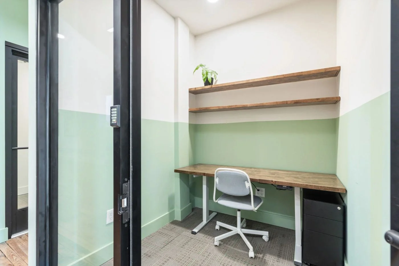 Photo 3 of 828 N Broadway St, Knoxville, TN 37917