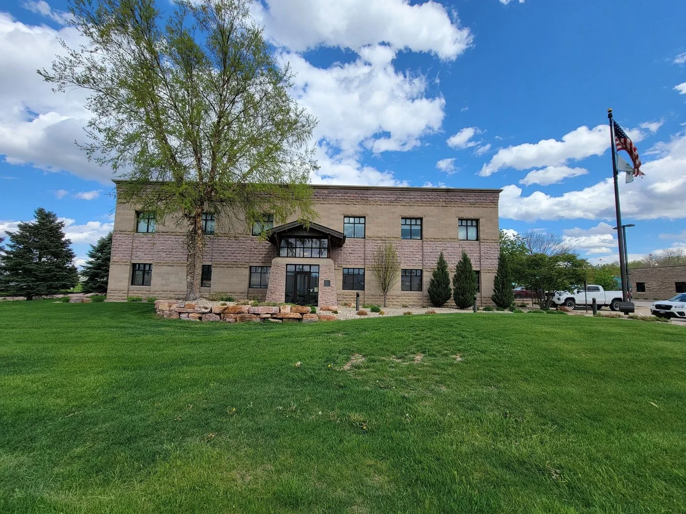 Photo 1 of 1610 N Minnesota Ave, Sioux Falls, SD 57104