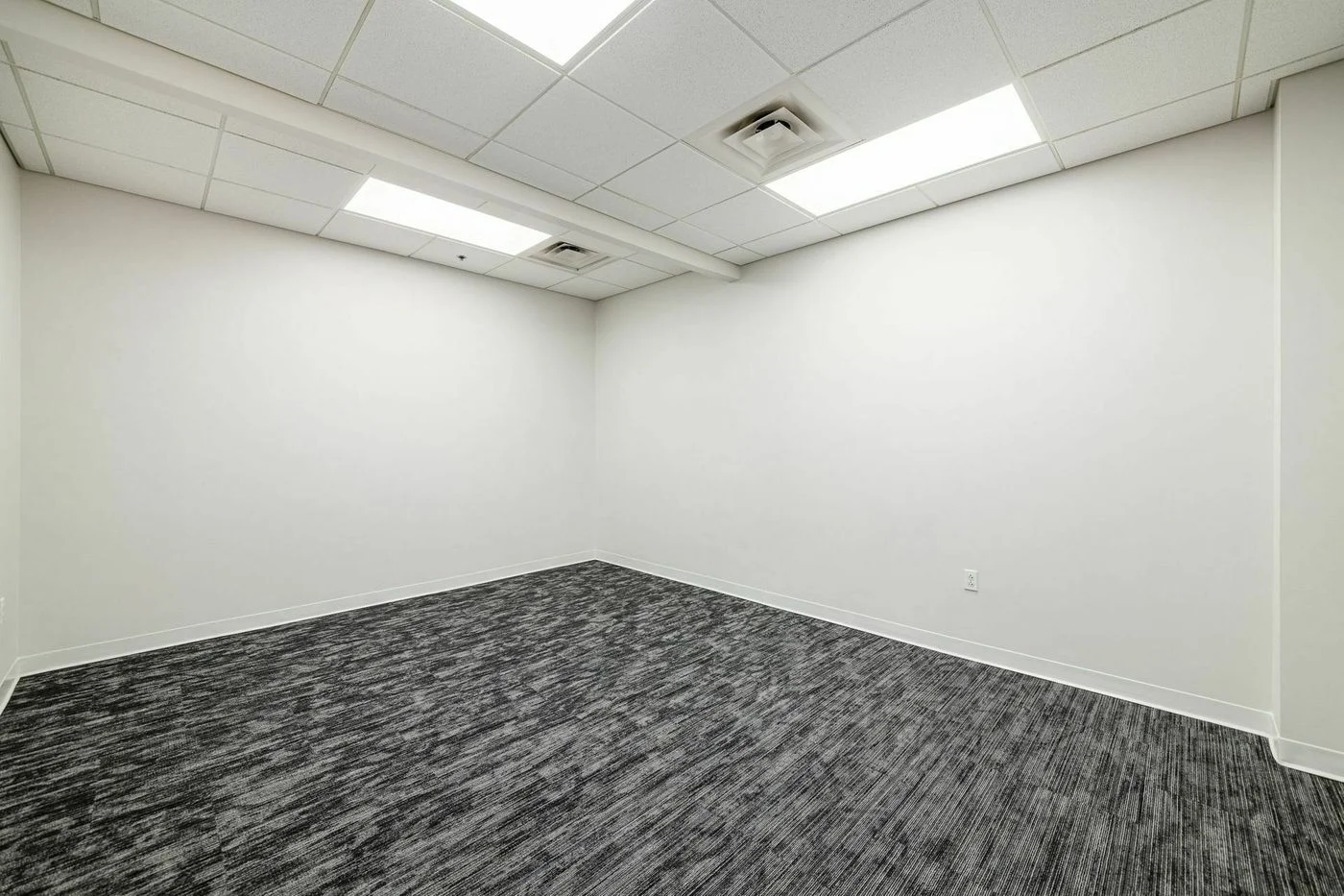 Photo 3 of 3 Easton Oval, Columbus, OH 43219