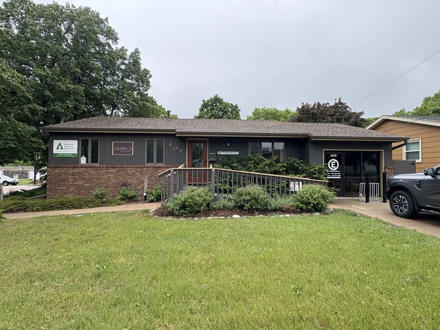 Photo 1 of 409 E 41st St, Sioux Falls, SD 57105