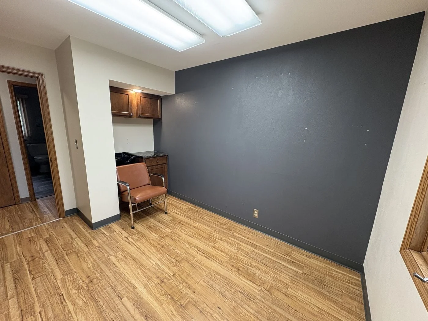 Photo 3 of 409 E 41st St, Sioux Falls, SD 57105