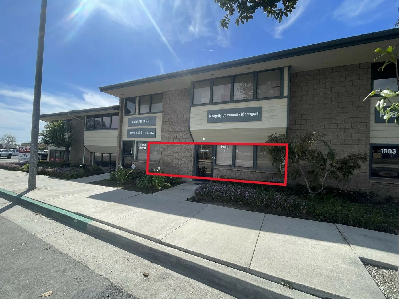 Photo 1 of 1901 Redondo Ave, Signal Hill, CA 90755