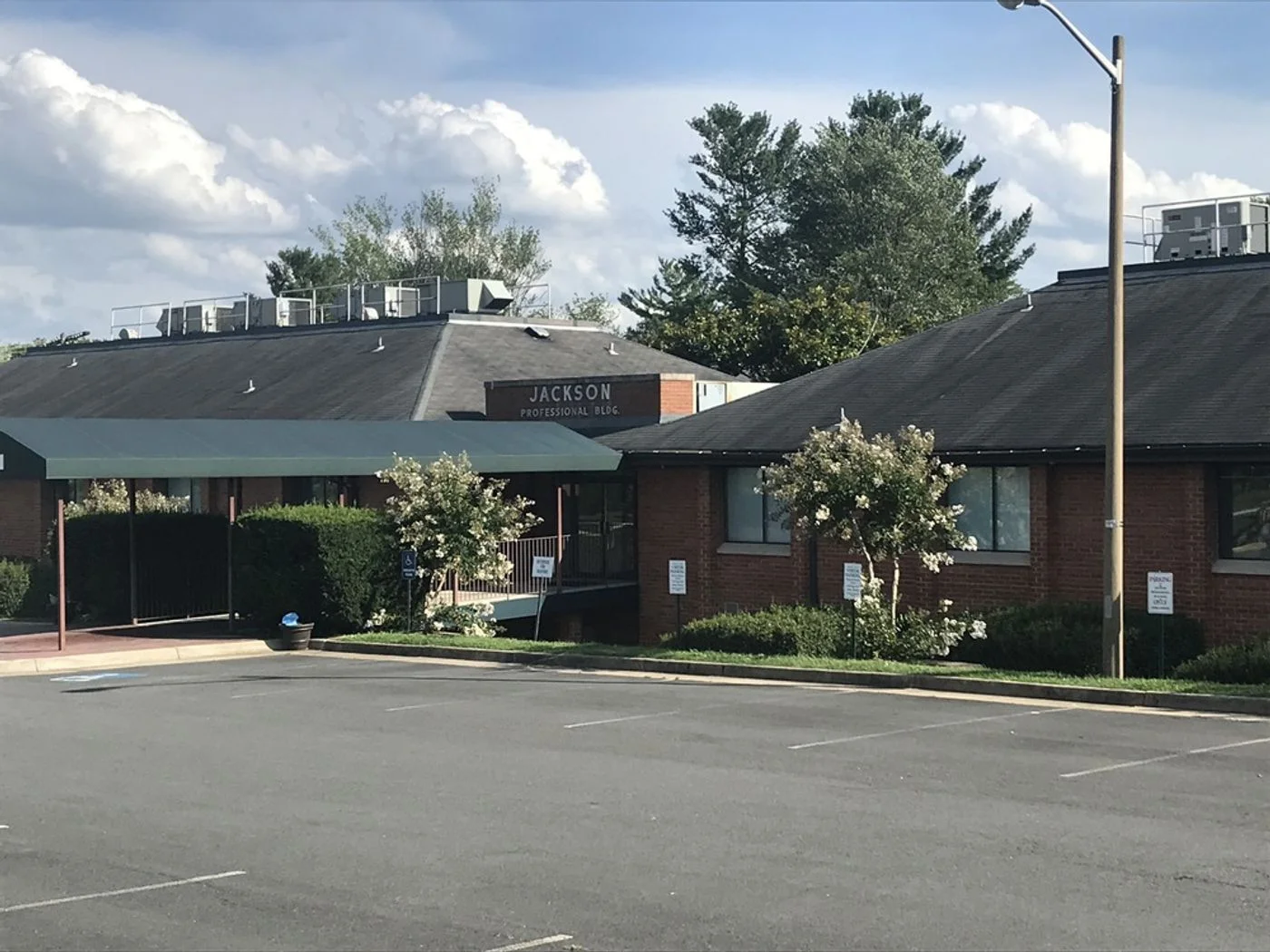 Photo-1 of 211 Gibson St, Leesburg, VA 20176