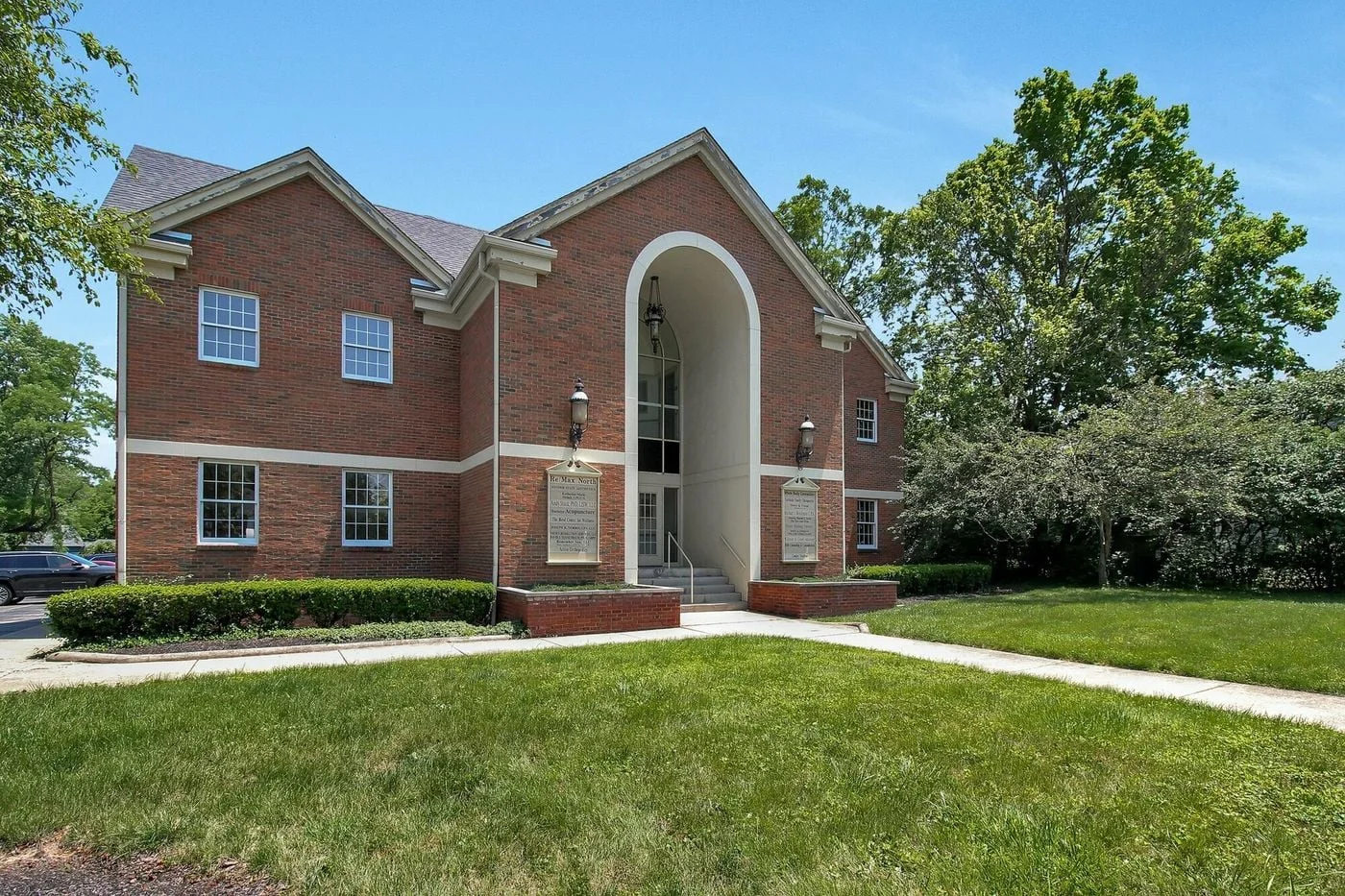 Photo 1 of 870 High Street, Worthington, OH 43085