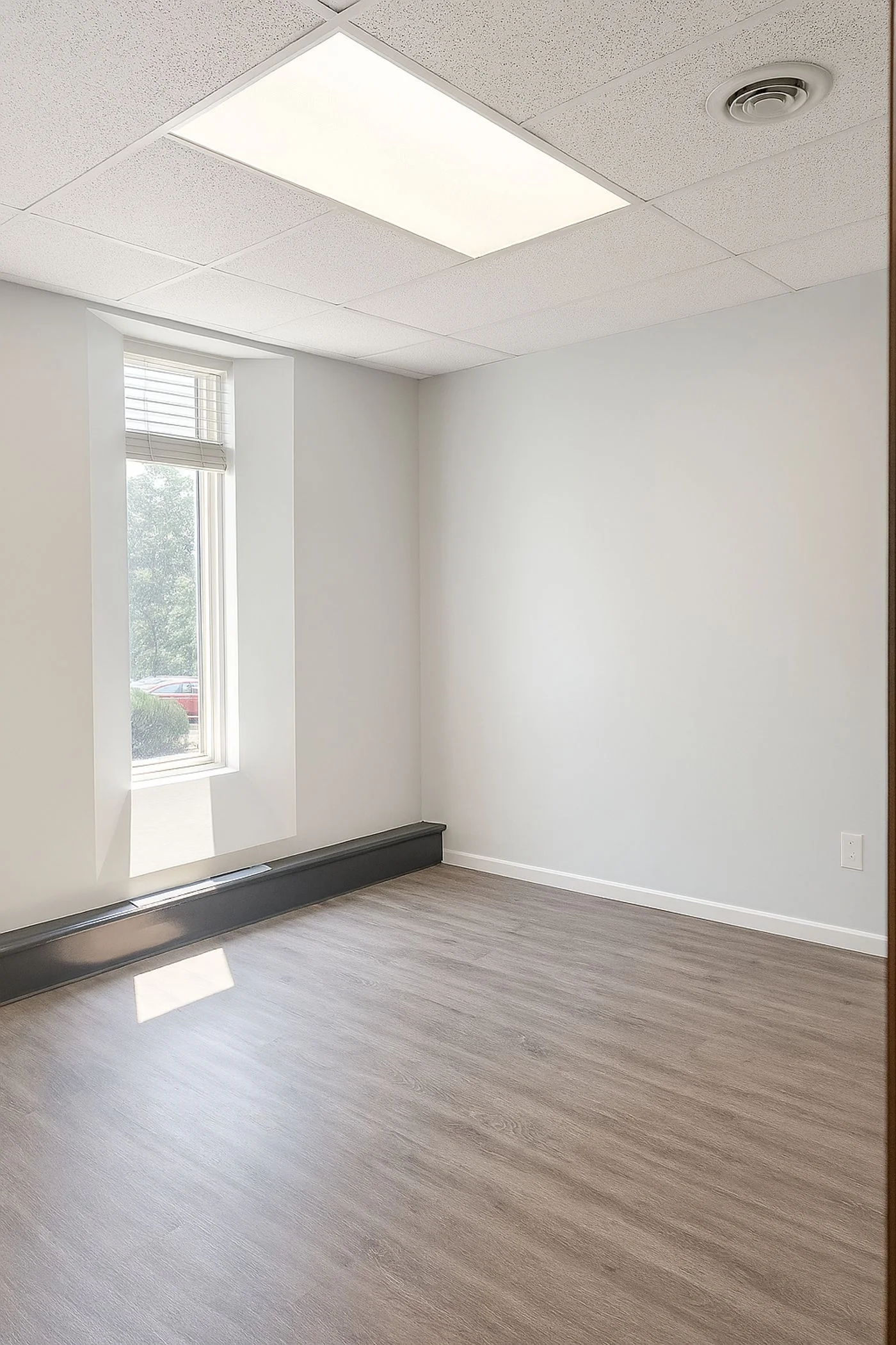 Photo 3 of 1110 Morse Rd, Unit 102, Columbus, OH 43229