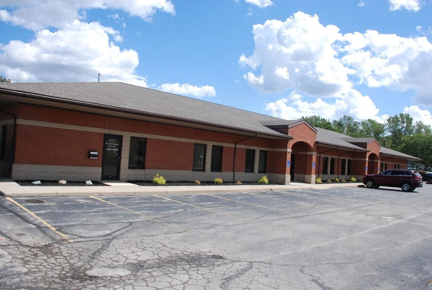 Photo 2 of 1574 Henthorne Dr., Maumee, OH 43537