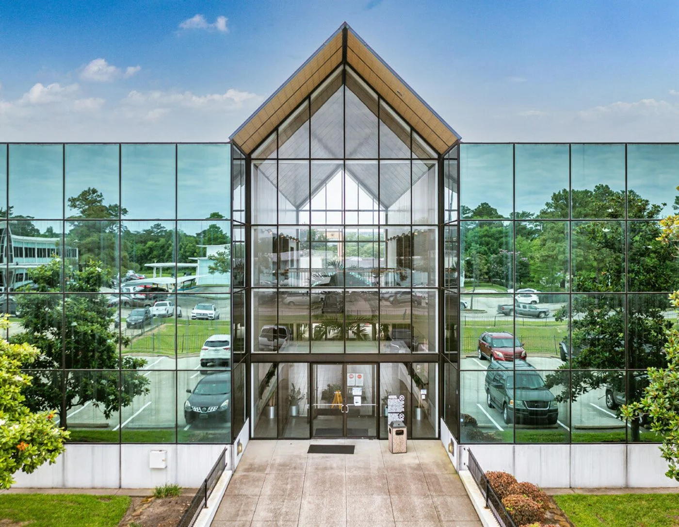 Photo 2 of 17270 Red Oak Dr., Houston, TX 77090