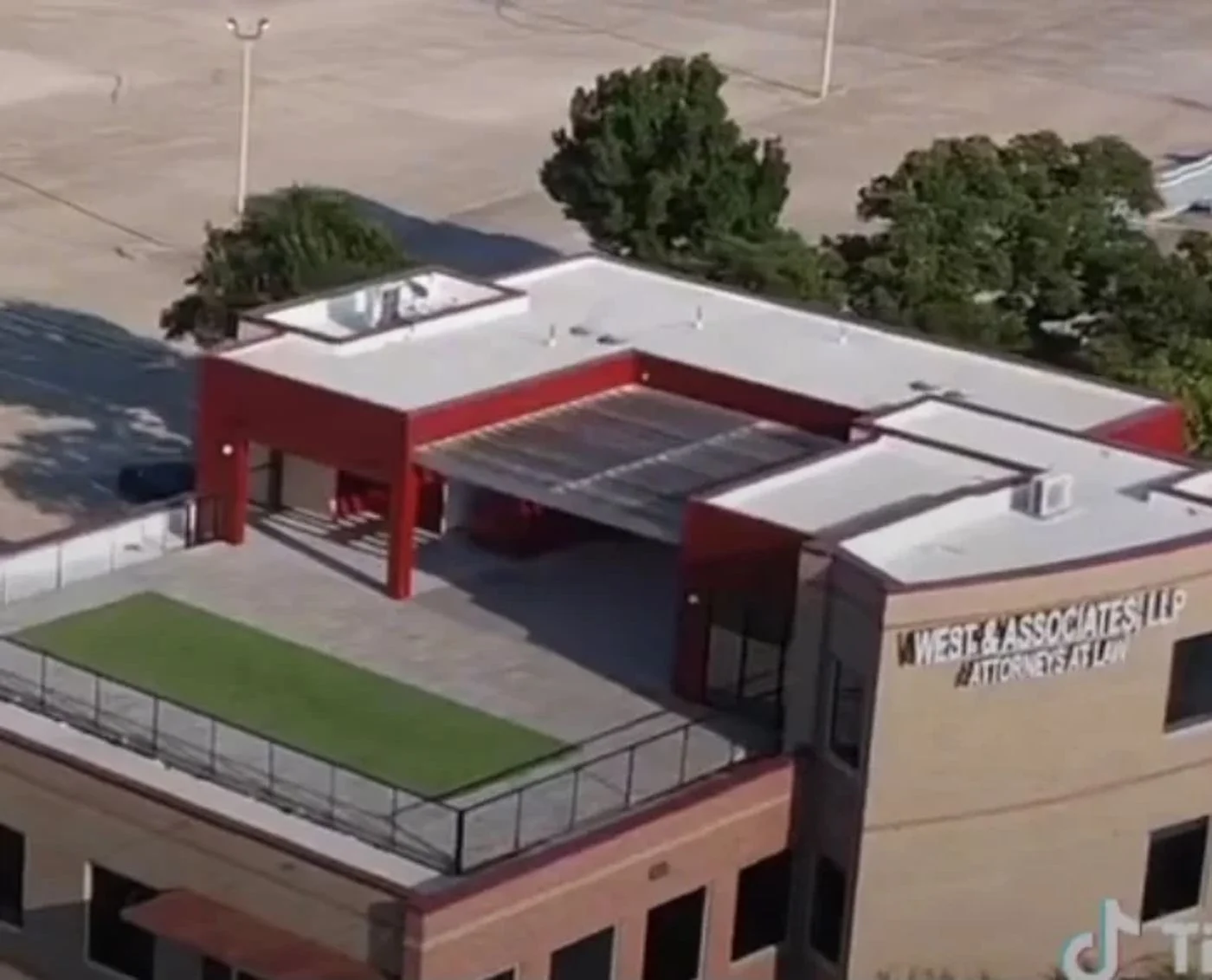 Photo 1 of 320 S R L Thornton Fwy, Dallas, TX 75203