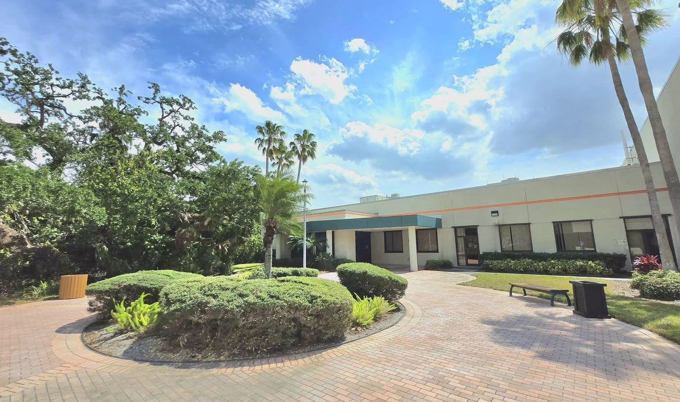 Photo 1 of 850 13th Ave E, Bradenton, FL 34208