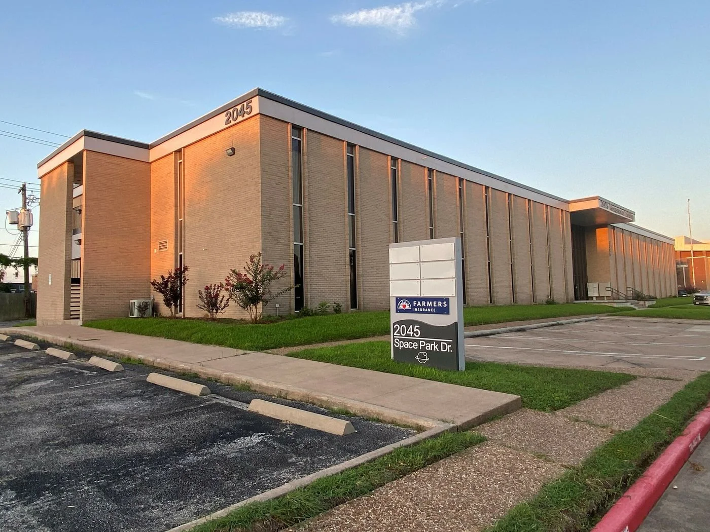 Photo 2 of 2045 Space Park Dr, Houston, TX 77058