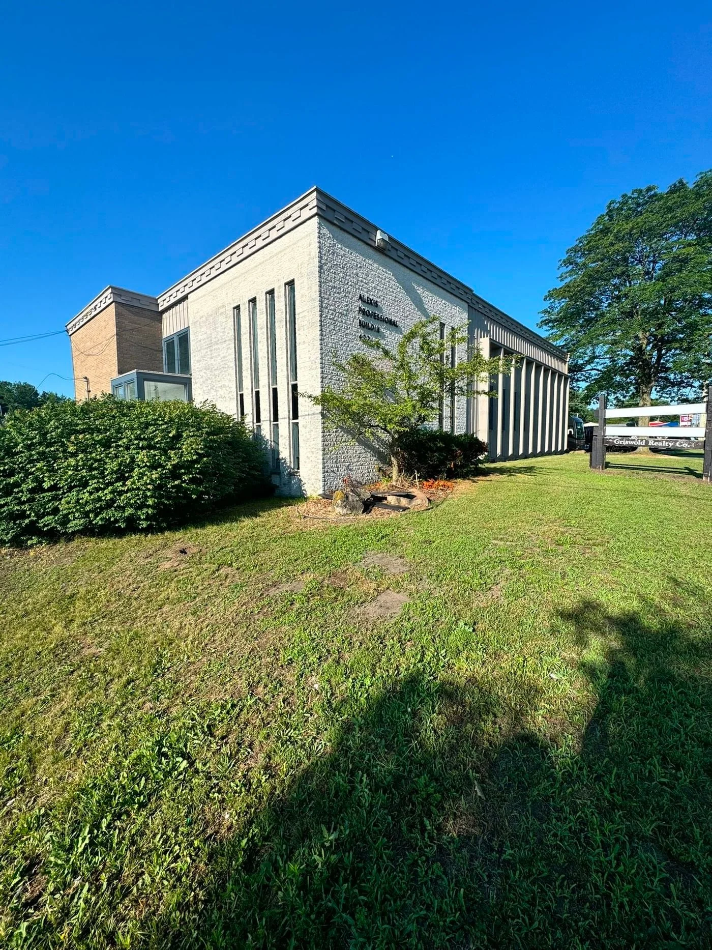 Photo 1 of 4221 W Alexis Rd, Toledo, OH 43613