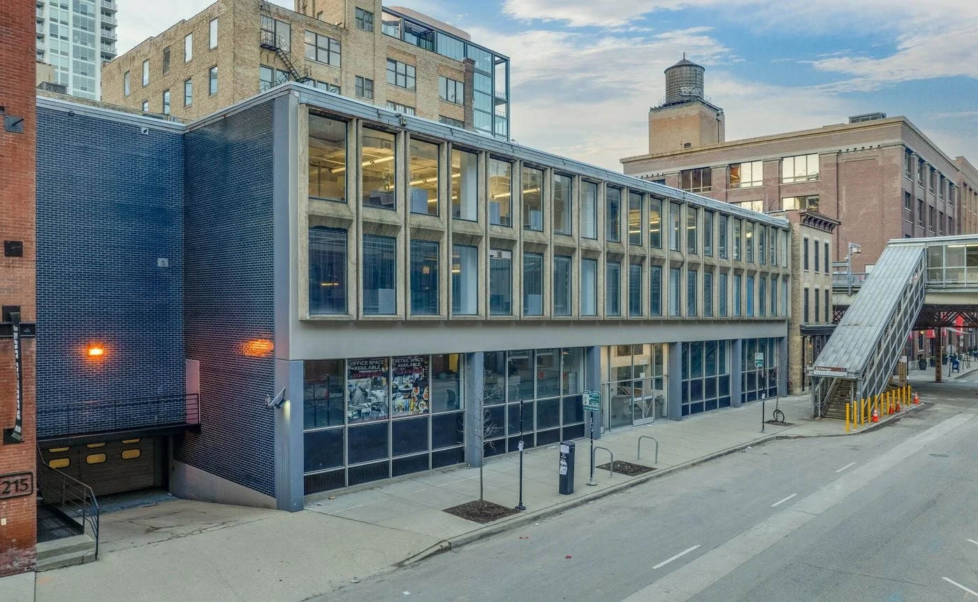 Photo 1 of 225 W Superior St, Chicago, IL 60654