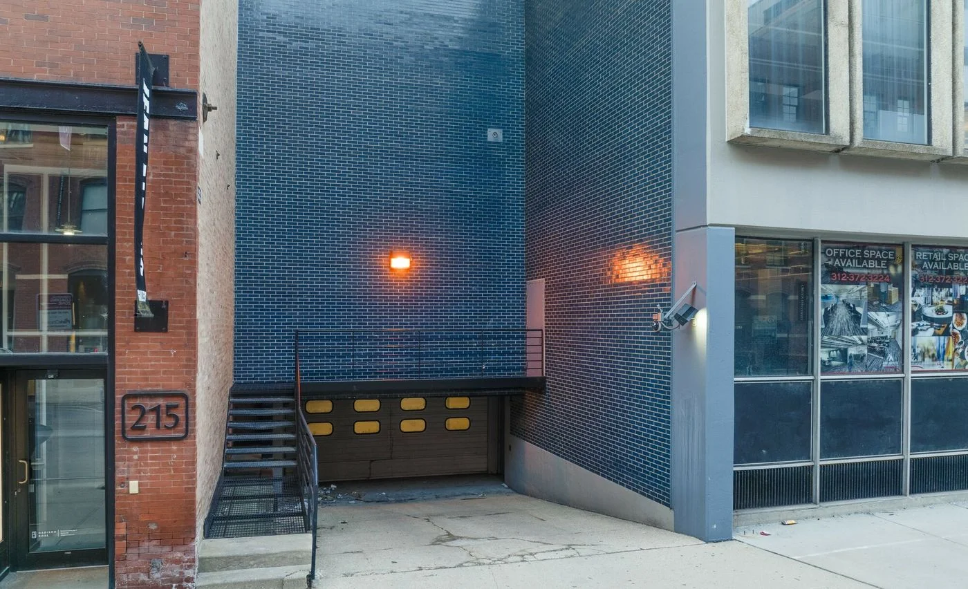 Photo 3 of 225 W Superior St, Chicago, IL 60654