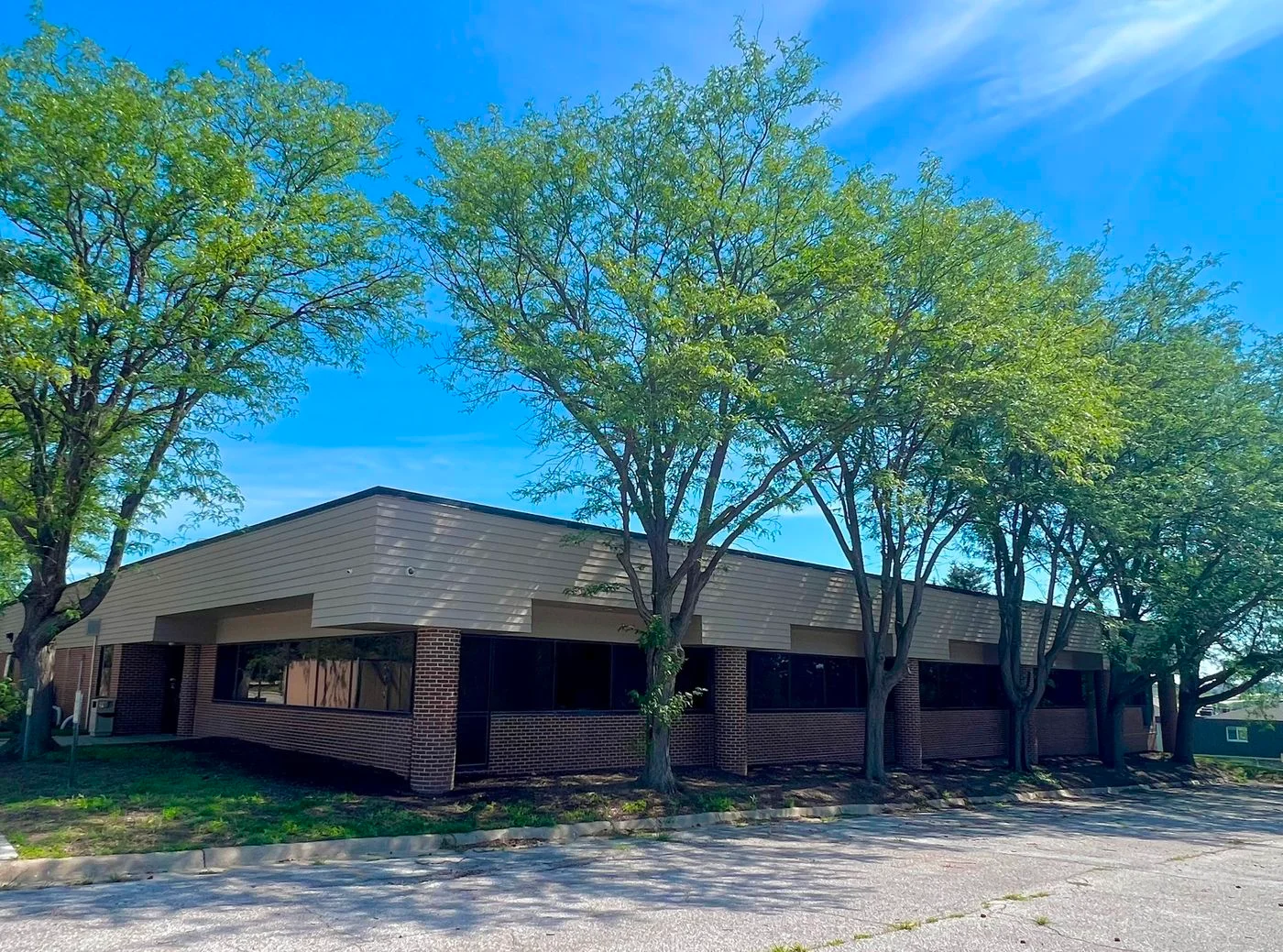 Photo 1 of 330 N 117th St, Omaha, NE 68154