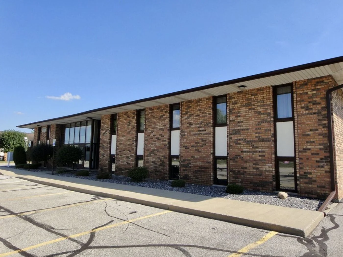 Photo 2 of 100 Harrow Lane, Saginaw, MI 48638