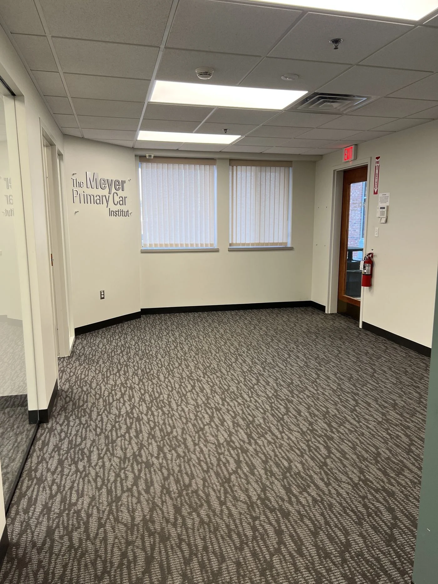 Photo 3 of 385 Grove Street, Worcester, MA 01605