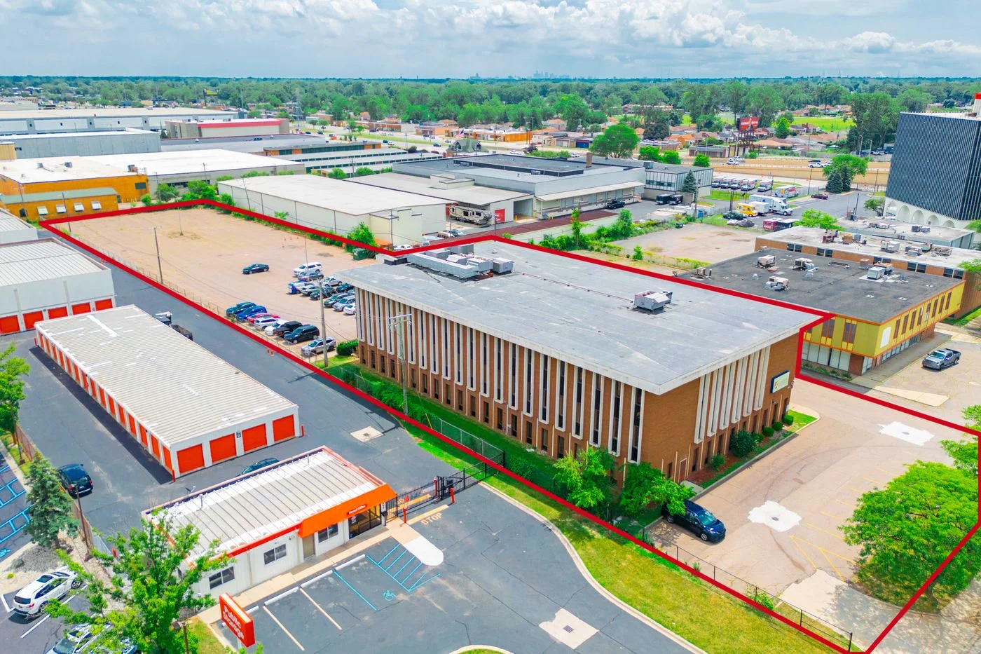 Photo 3 of 20820 Greenfield Rd, Oak Park, MI 48237