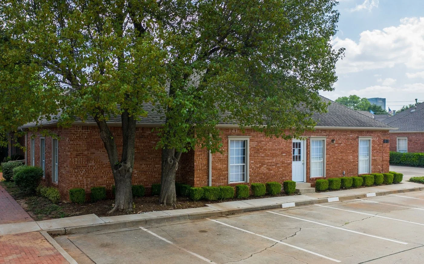 Photo 3 of 1008 NW Grand Blvd, Oklahoma City, OK 73118