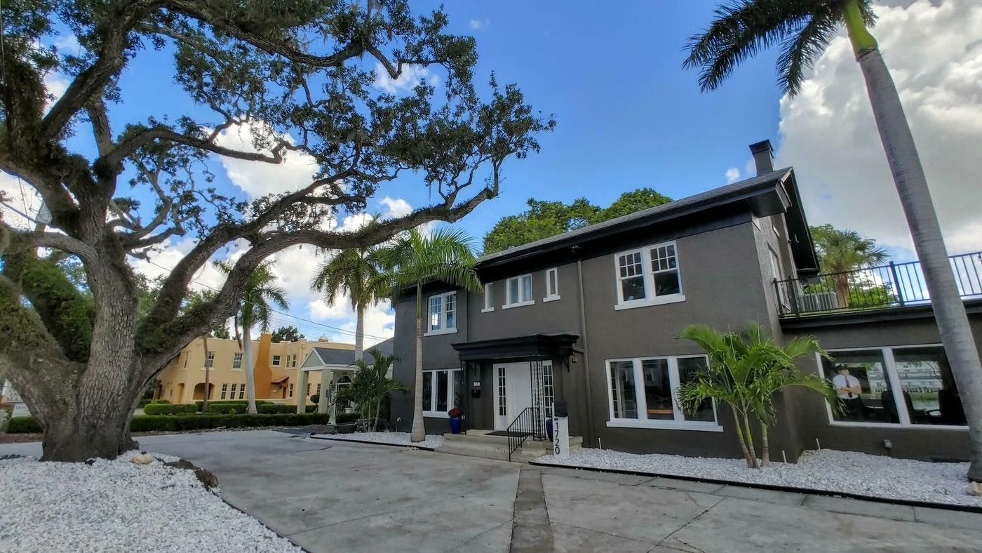 Photo 1 of 1720 Manatee Ave W, Bradenton, FL 34205