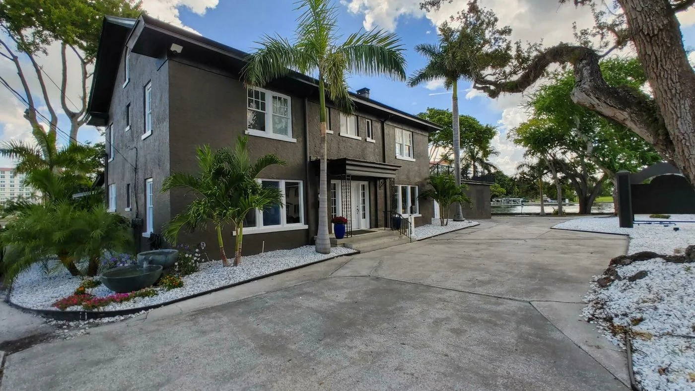 Photo 2 of 1720 Manatee Ave W, Bradenton, FL 34205