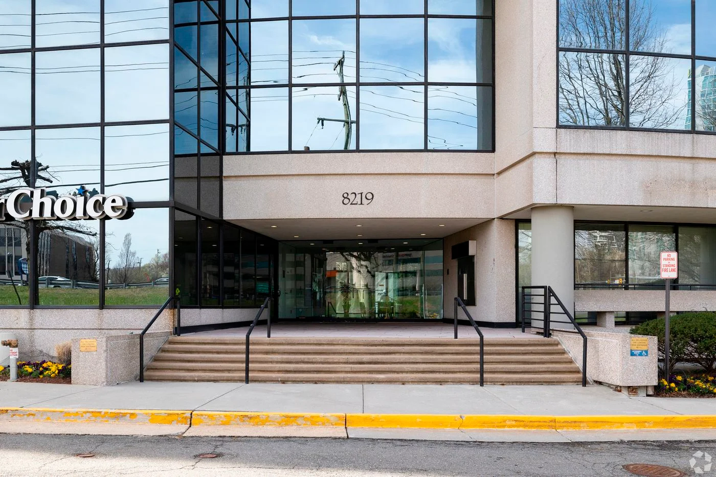 Photo 3 of 8219 Leesburg Pike, Vienna, VA 22182