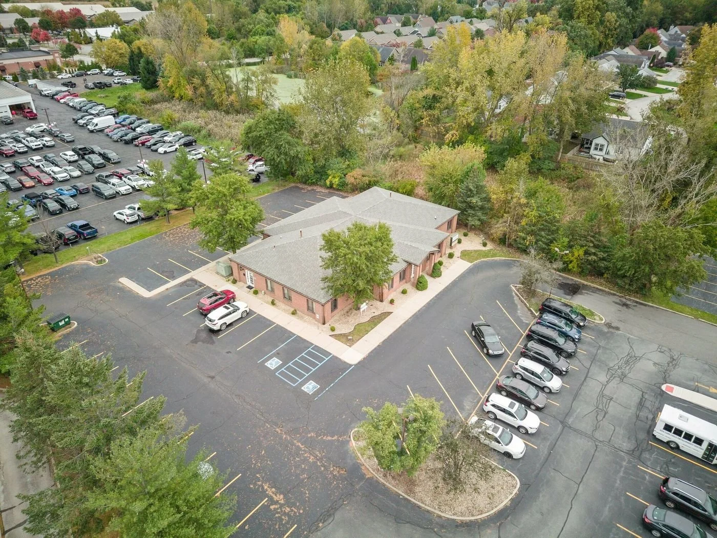 Photo-2 of 1651 Thornapple Cir, Valparaiso, IN 46385