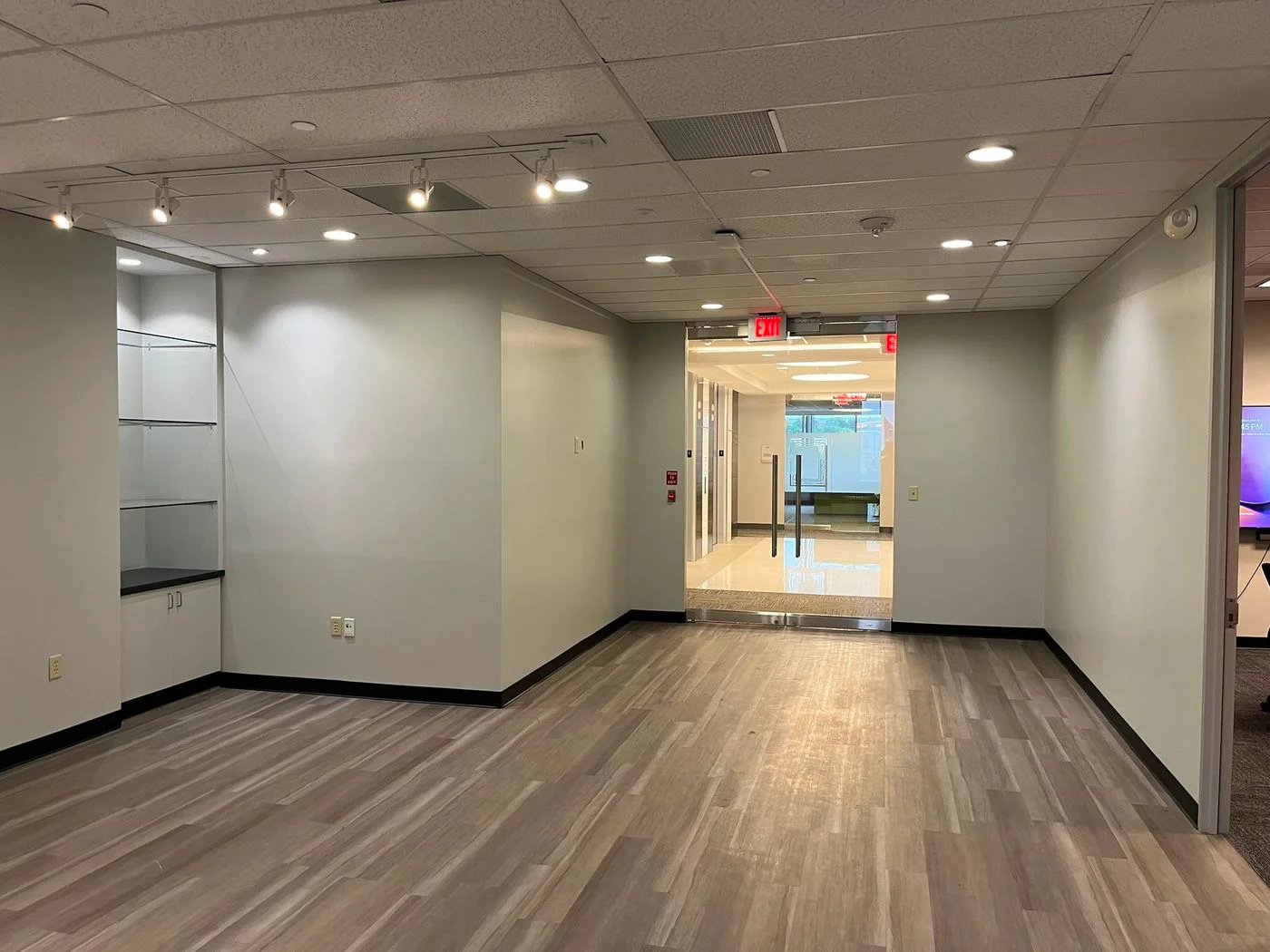 Photo 2 of 122 West John Carpenter Freeway, Irving, TX 75039