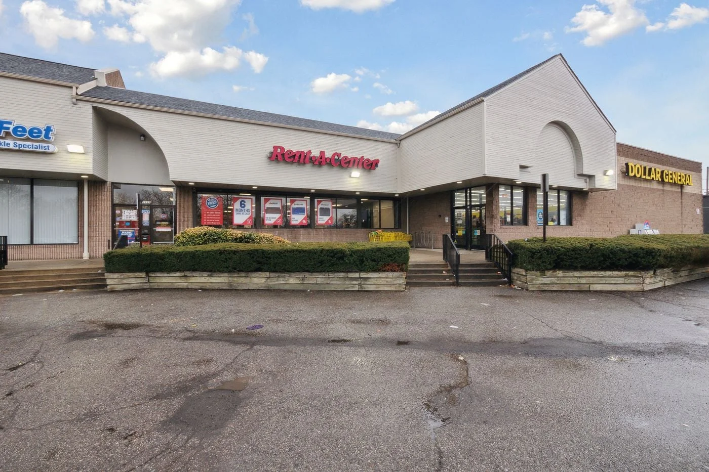 Photo 1 of 1071-1119 Fort St Apt 1119, Lincoln Park, MI 48146