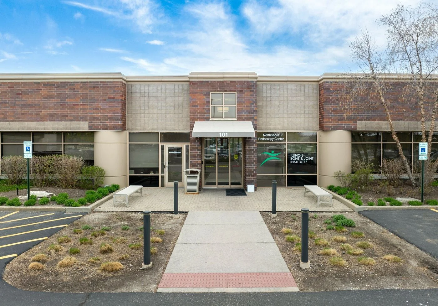 Photo 2 of 101 Waukegan Road, Lake Bluff, IL 60044