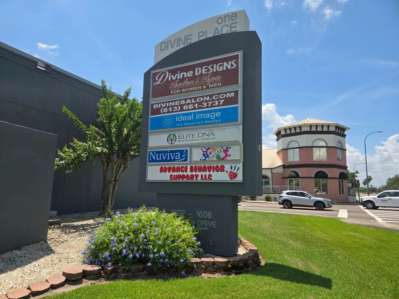 Photo 3 of 1602 Oakfield Dr, Brandon, FL 33511