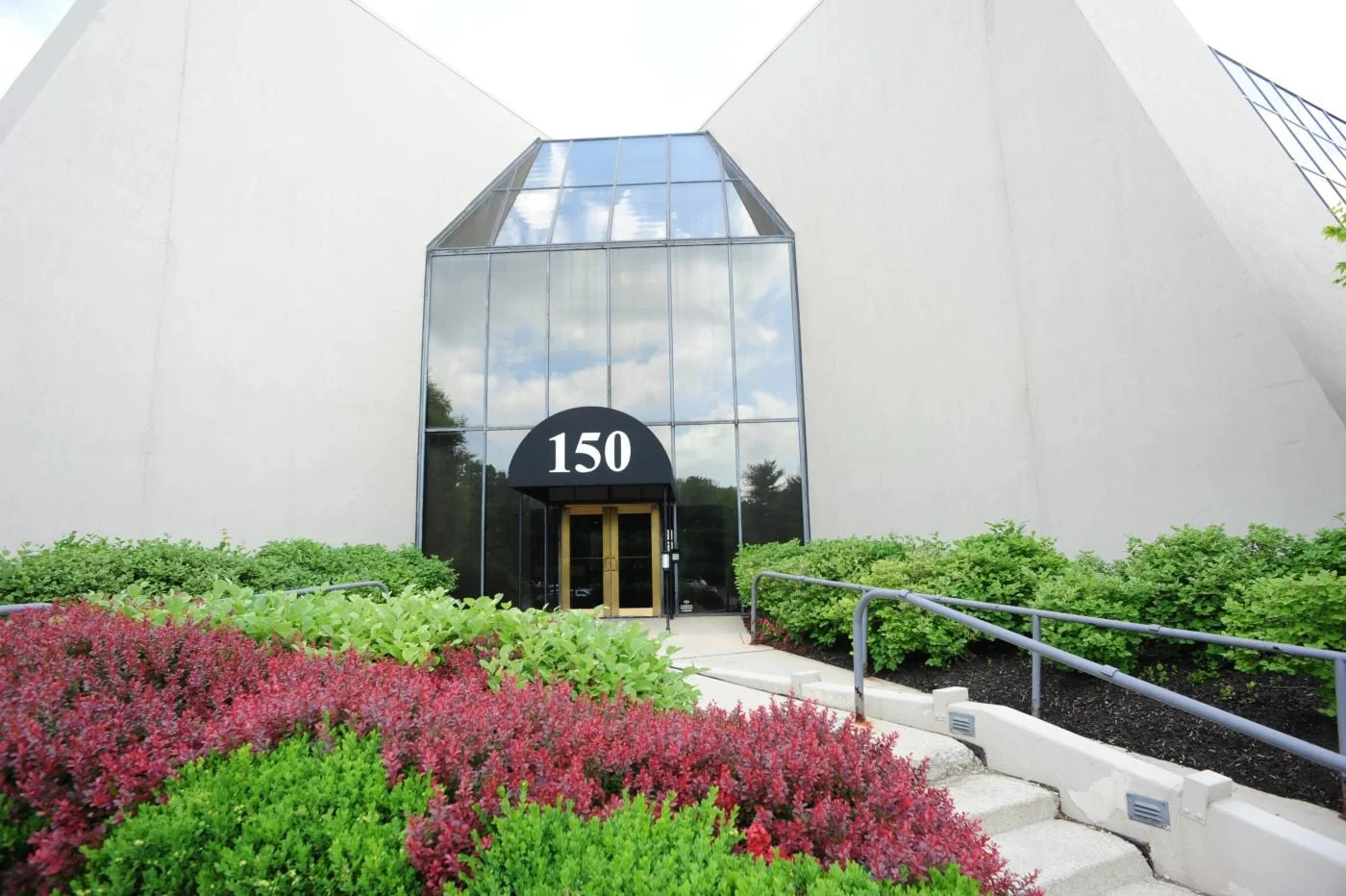 Photo 1 of 150 E Wilson Bridge Rd, Worthington, OH 43085