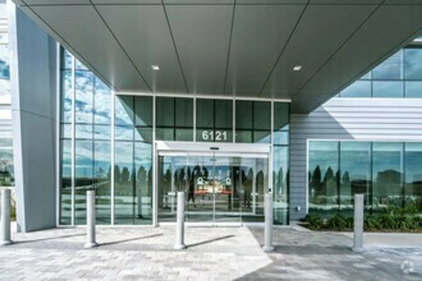 Photo 3 of 6121 N State Highway 161, Irving, TX 75063