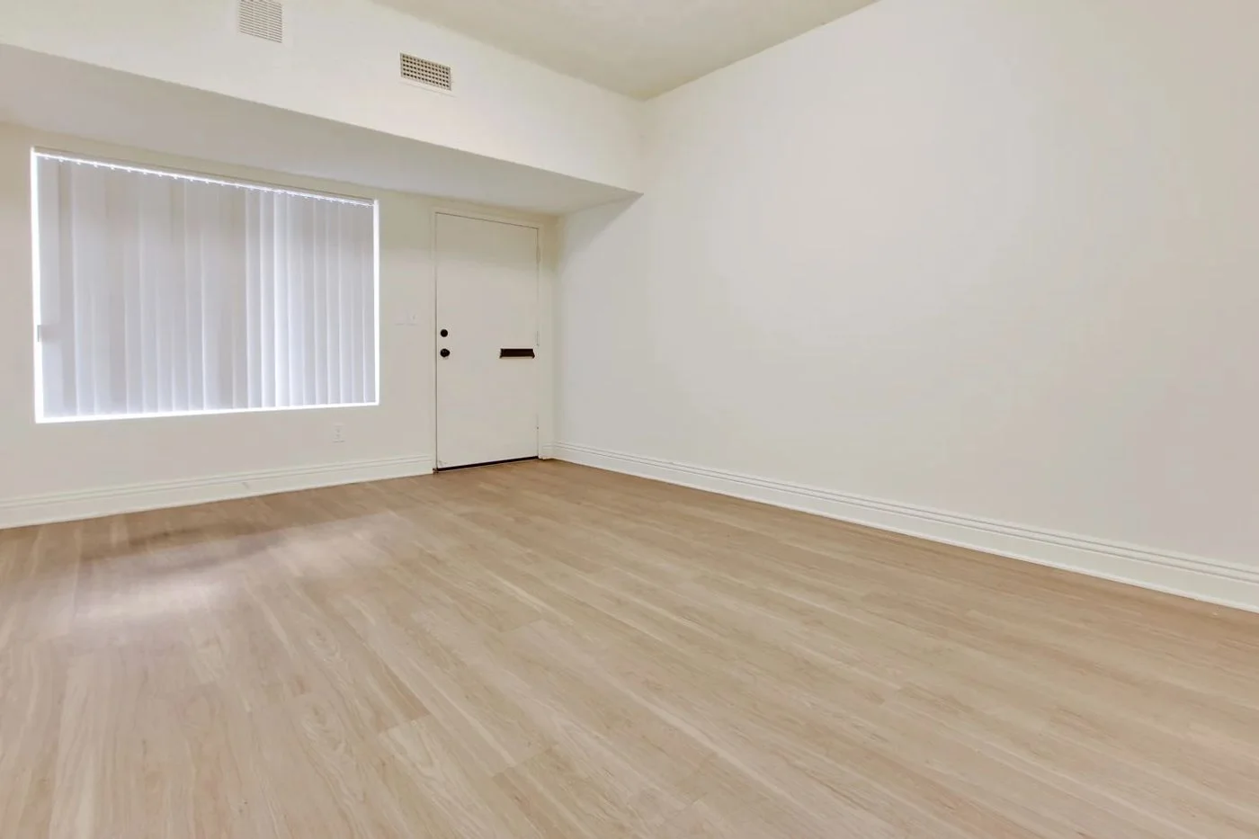 Photo 2 of 13615 Victory Blvd, Van Nuys, CA 91401