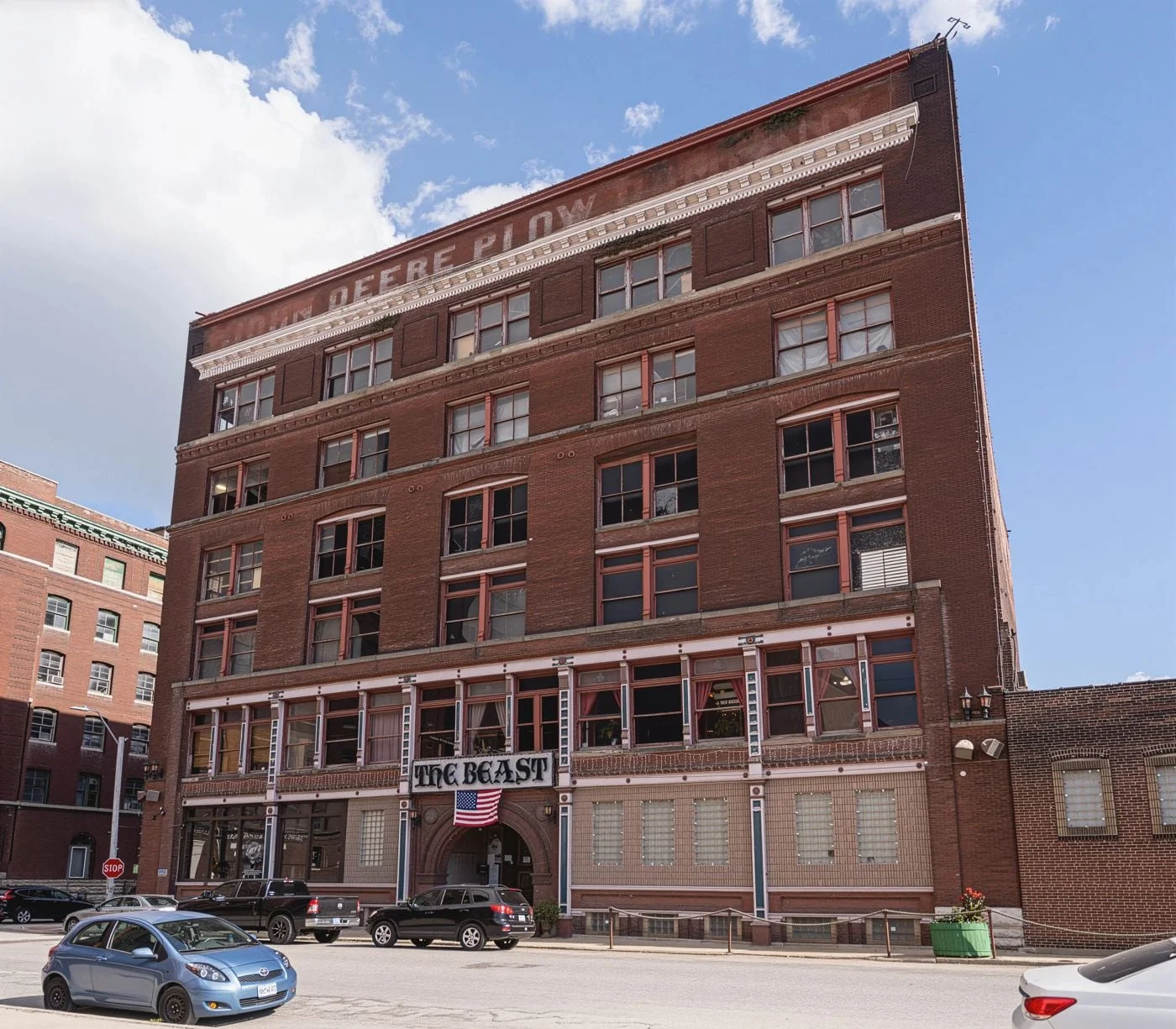 Photo 1 of 1401 W 13th St, Kansas City, MO 64102