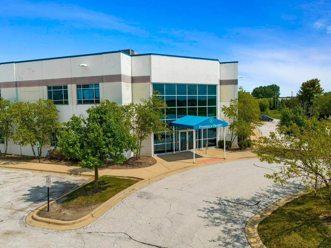 Photo 2 of 1975 Melissa Ln, Aurora, IL 60506