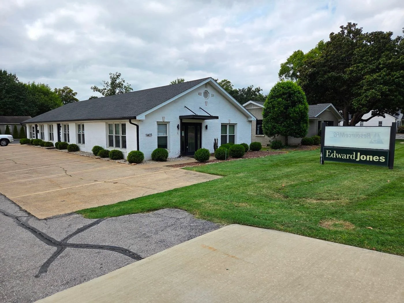 Photo-1 of 1403 Scottsville Rd, Bowling Green, KY 42104