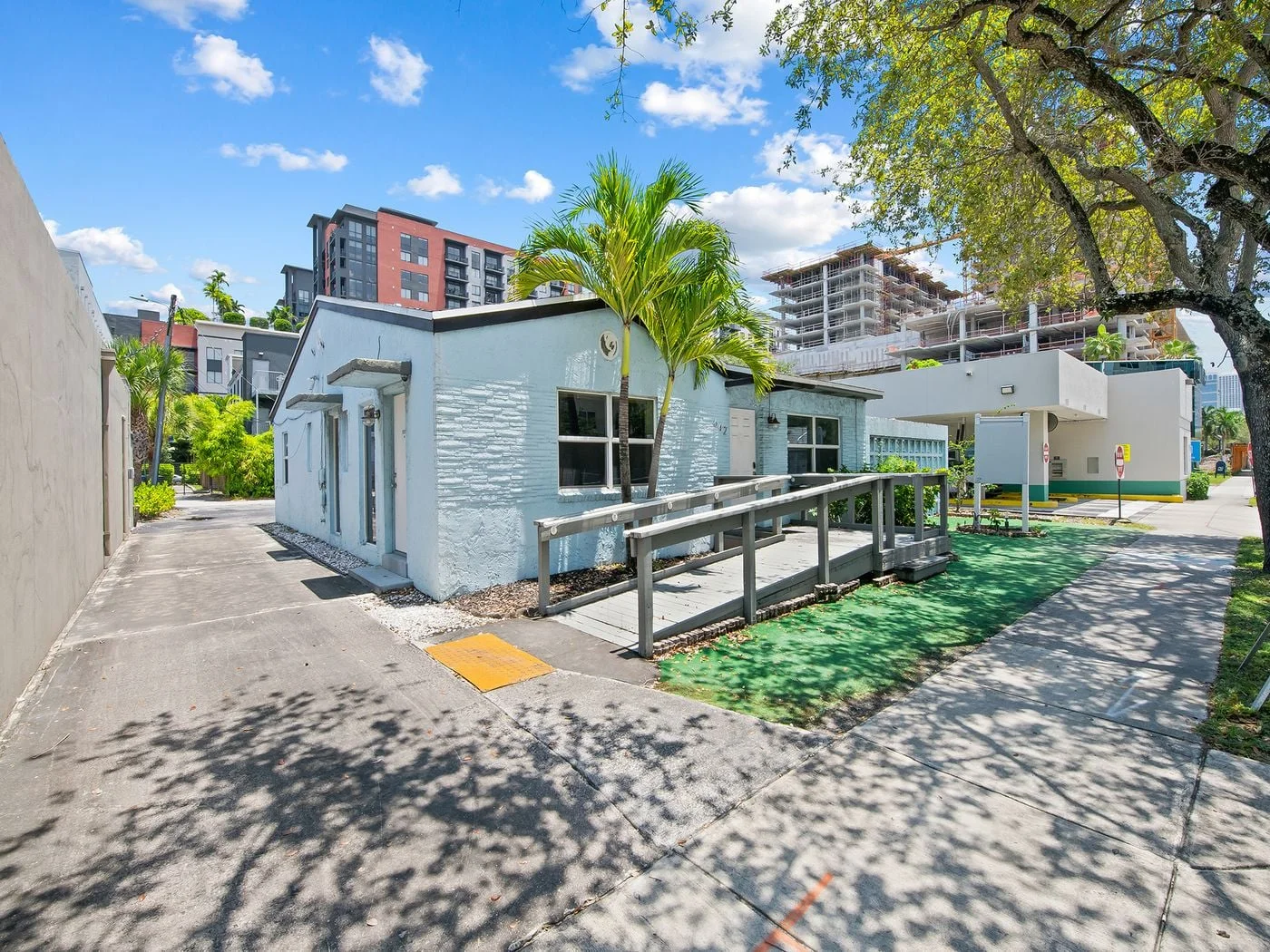 Photo 2 of 642 NE 3rd Ave, Fort Lauderdale, FL 33304