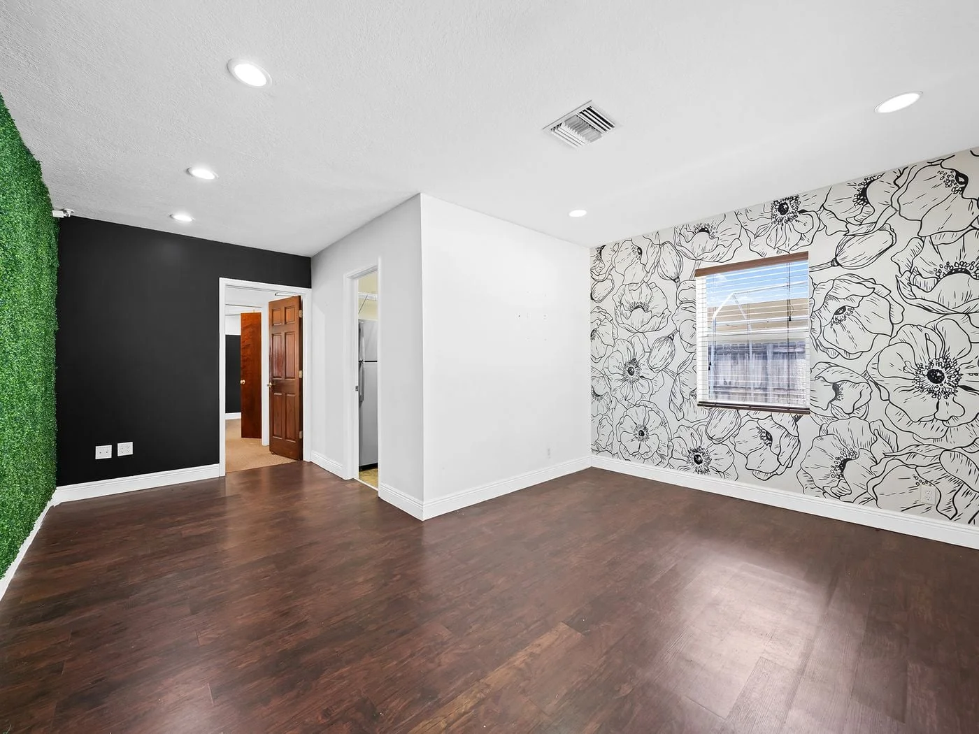 Photo 3 of 642 NE 3rd Ave, Fort Lauderdale, FL 33304