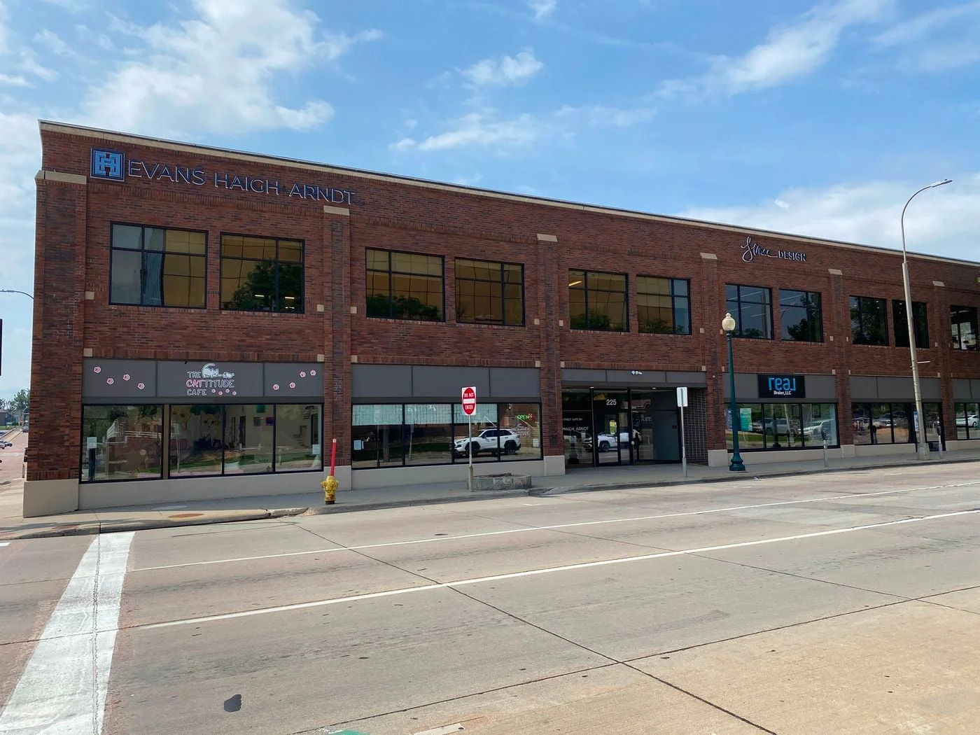 Photo 1 of 225 E 11th St, Sioux Falls, SD 57104