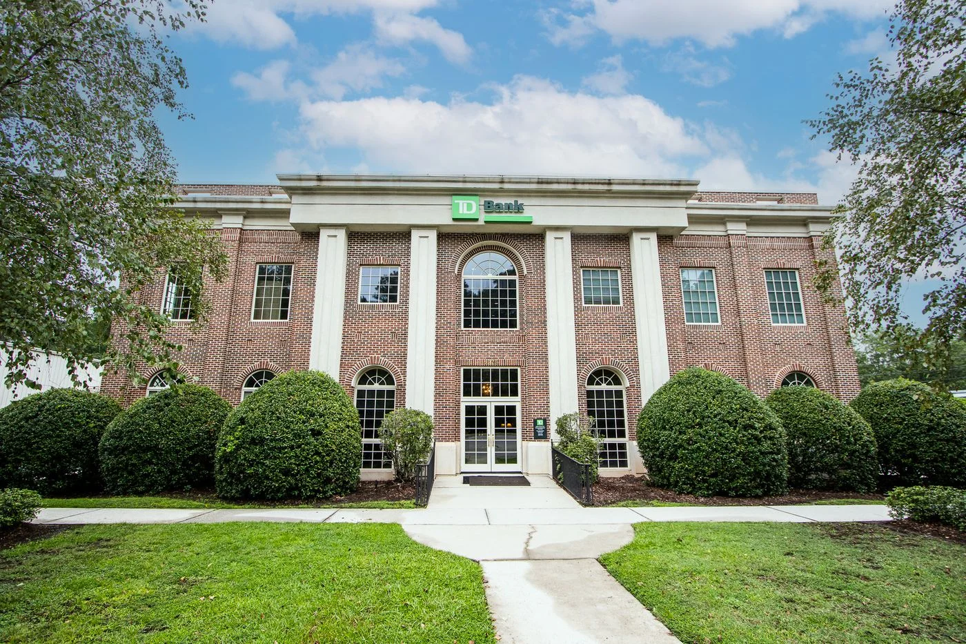 Photo 3 of 4875 Forest Drive, Columbia, SC 29206