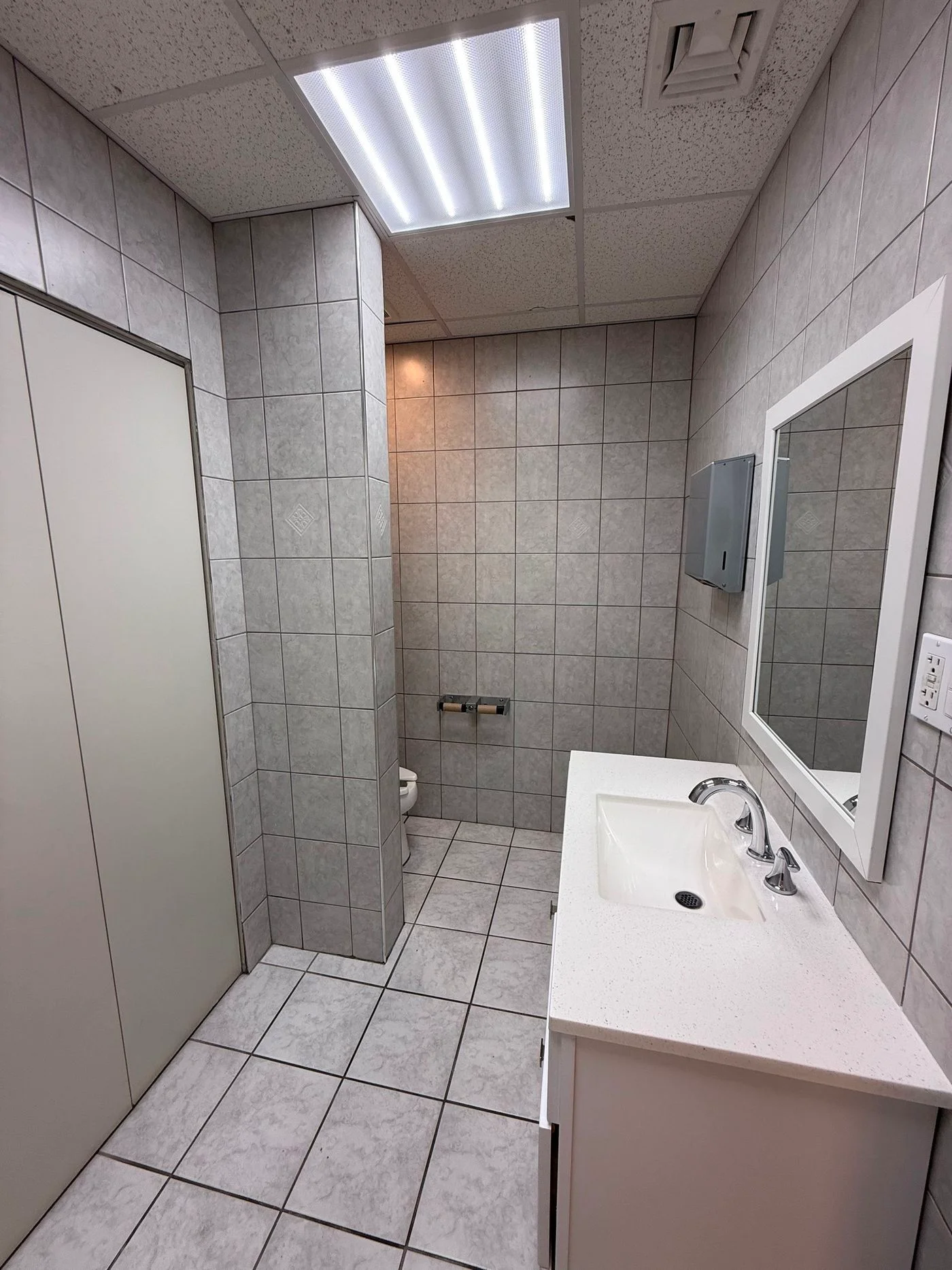 Photo 3 of 149 W 36th St, New York, NY 10018