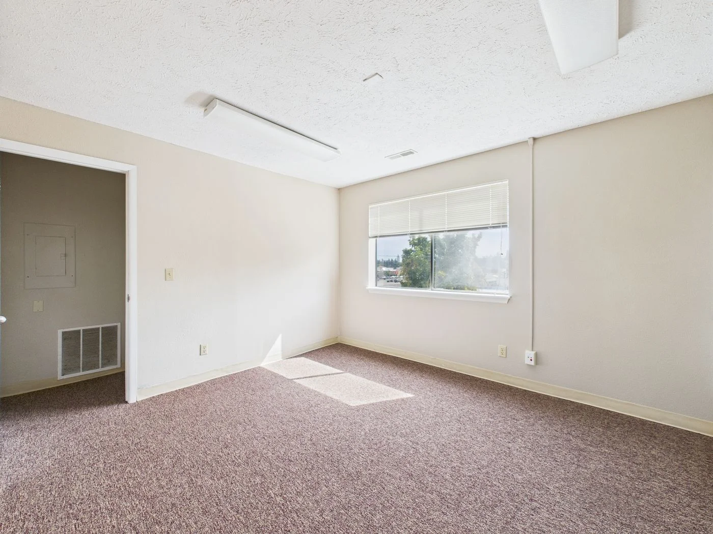 Photo 3 of 3001 S Mount Vernon St, Spokane, WA 99223