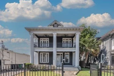 Photo of 214 E Ashby Pl