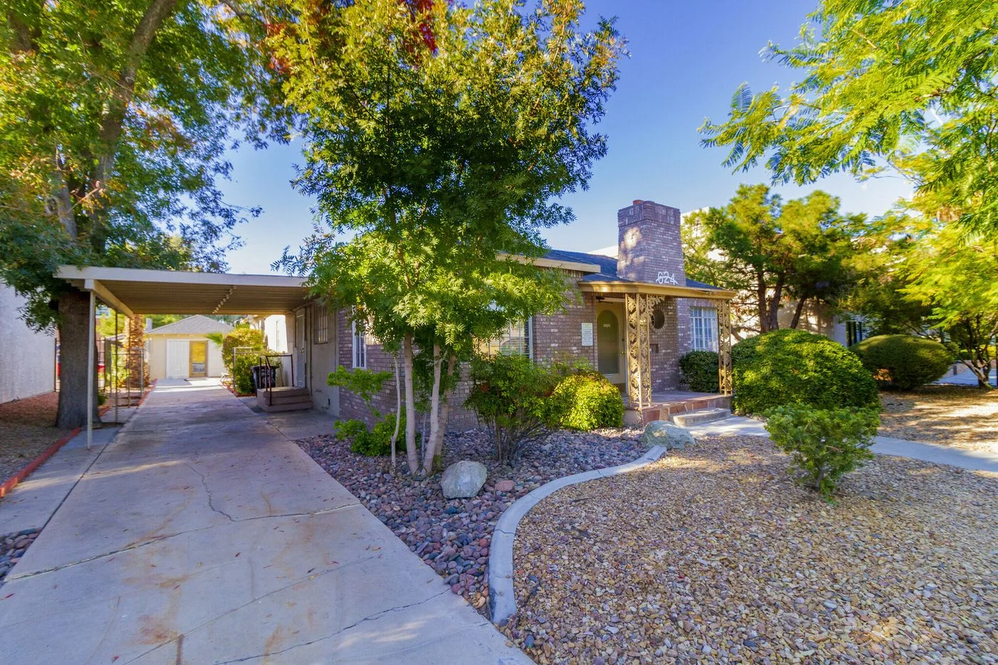 Photo 3 of 624 S 9th St, Las Vegas, NV 89101