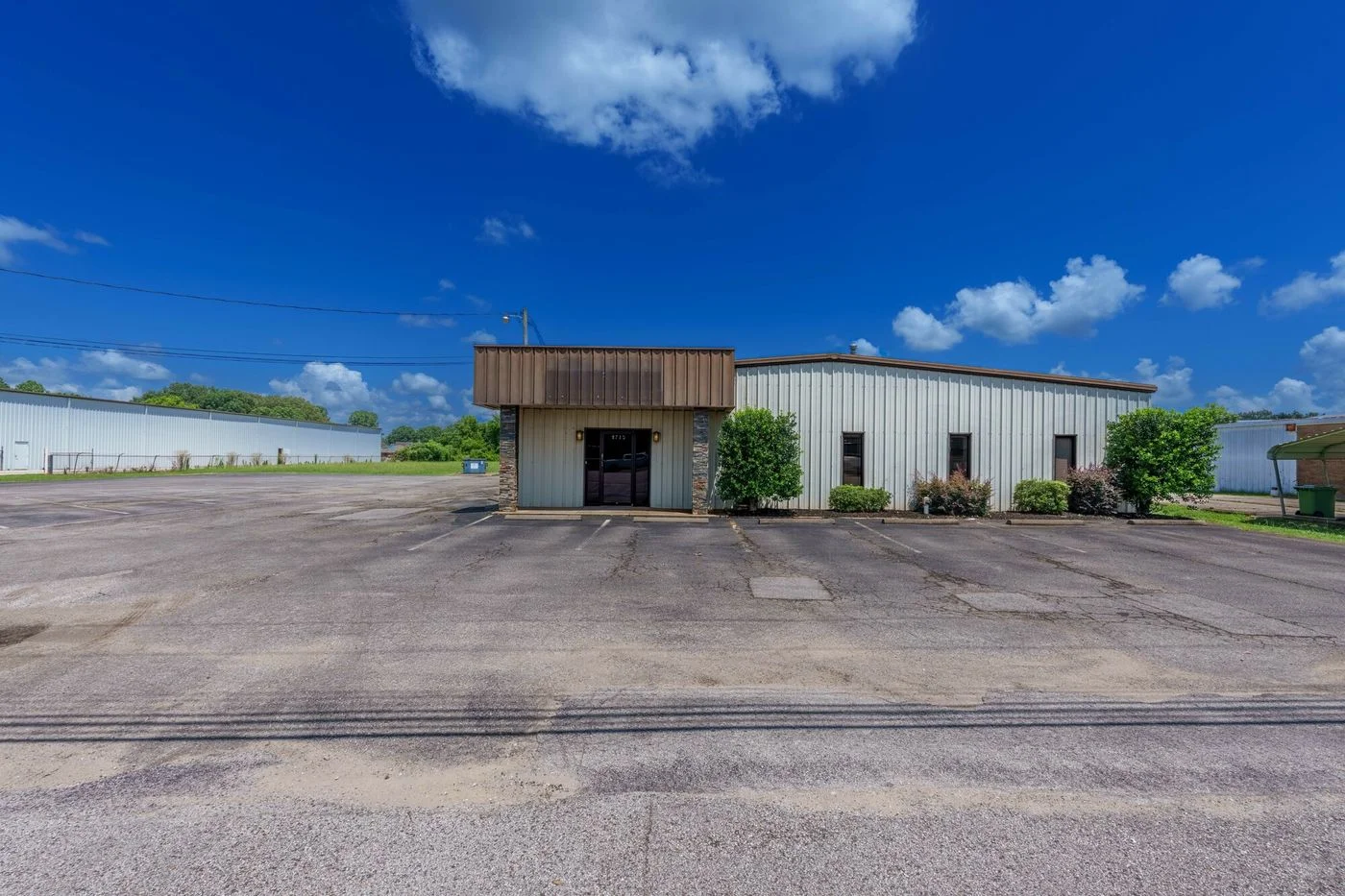 Photo 1 of 2713 Avalon Ave, Muscle Shoals, AL 35661