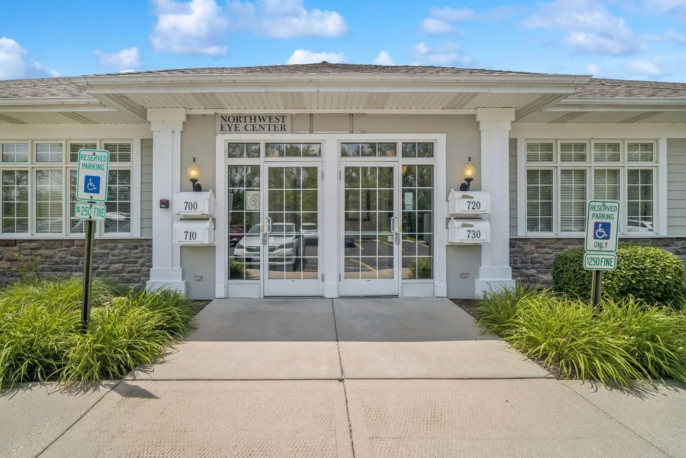 Photo 2 of 710 Fox Glen Court, Barrington, IL 60010