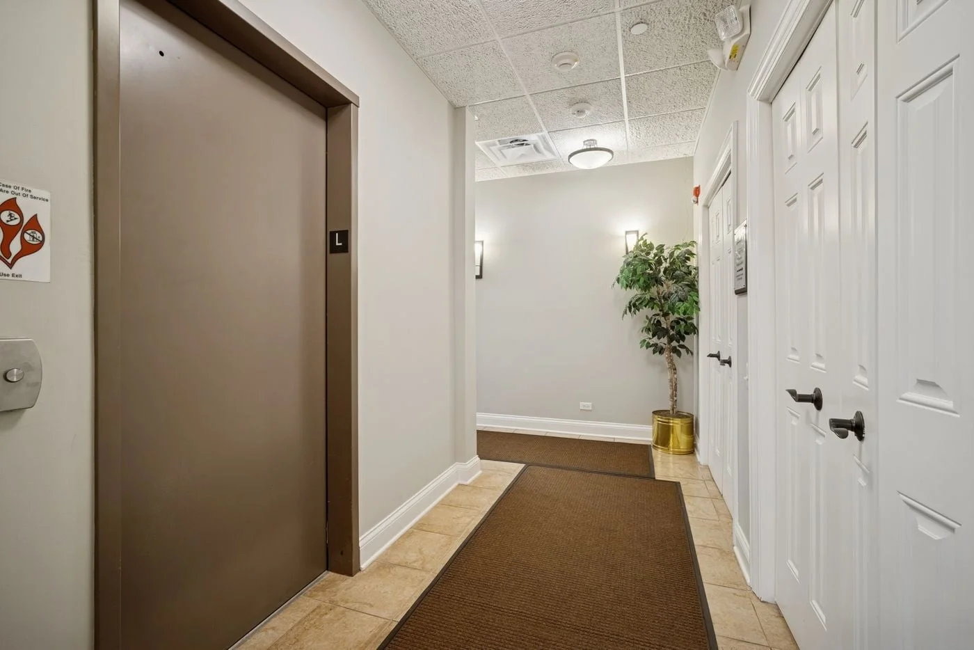 Photo 3 of 710 Fox Glen Court, Barrington, IL 60010