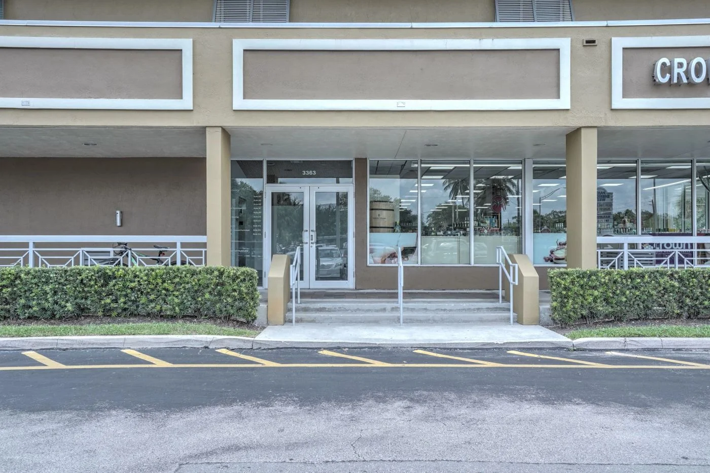 Photo 2 of 3359 Sheridan St, Hollywood, FL 33021