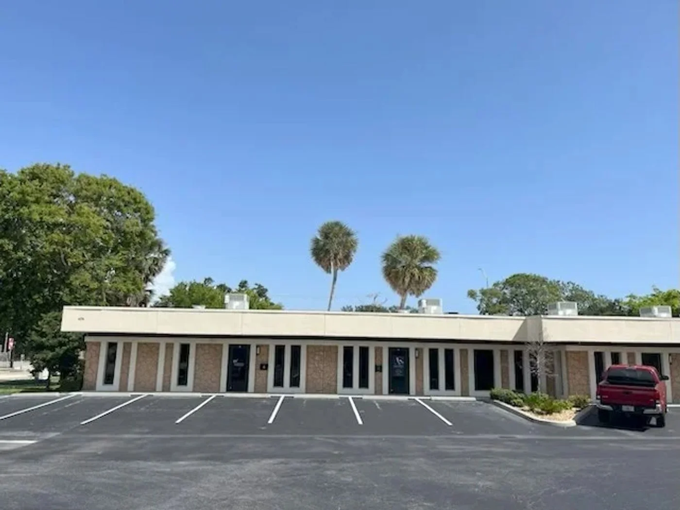 Photo-1 of 420 N Halifax Ave, Daytona Beach, FL 32118